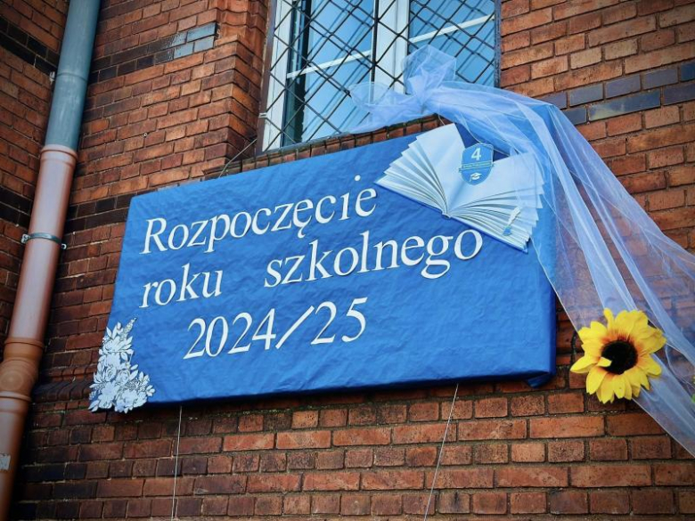 Rozpoczęcie roku szkolnego w Szkole Podstawowej nr 4 w Ziębicach