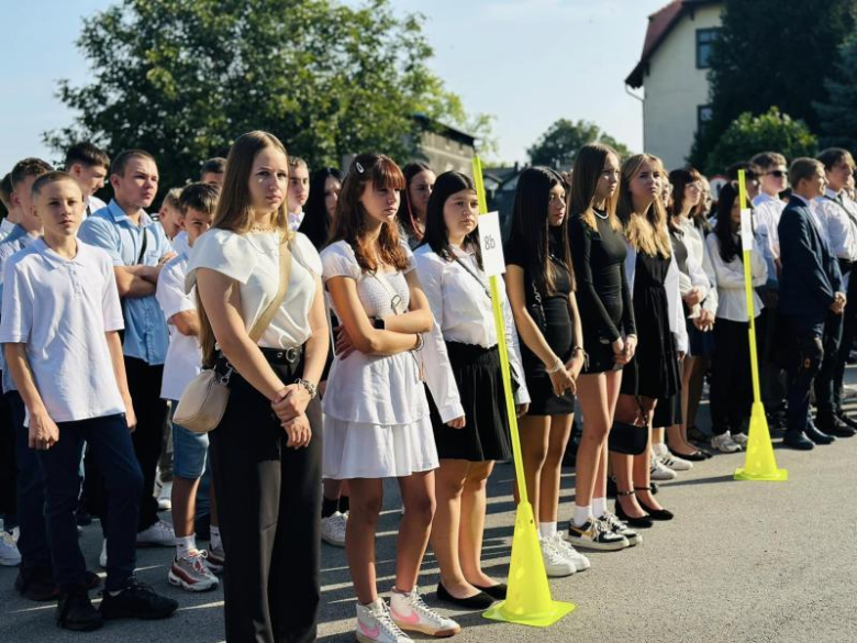 Rozpoczęcie roku szkolnego w Szkole Podstawowej nr 4 w Ziębicach