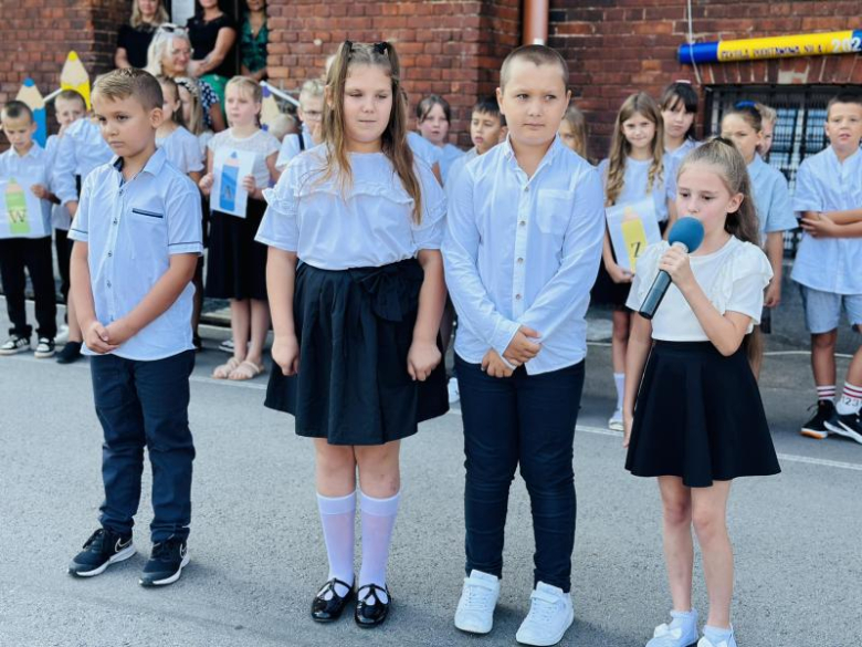 Rozpoczęcie roku szkolnego w Szkole Podstawowej nr 4 w Ziębicach