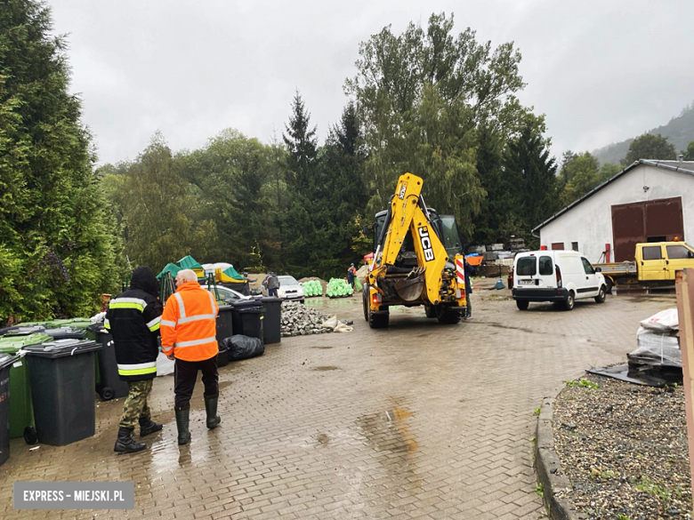 Stan alarmowy na Nysie Kłodzkiej w Bardzie przekroczony o ponad pół metra [foto] [aktualizacja]