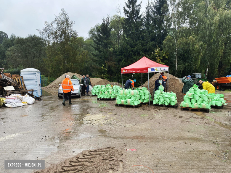 Stan alarmowy na Nysie Kłodzkiej w Bardzie przekroczony o ponad pół metra [foto] [aktualizacja]