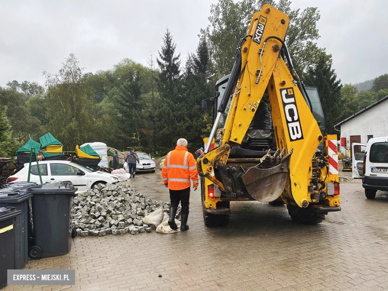 Stan alarmowy na Nysie Kłodzkiej w Bardzie przekroczony o ponad pół metra [foto] [aktualizacja]