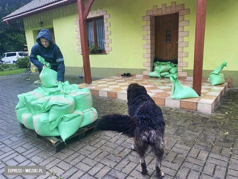 Stan alarmowy na Nysie Kłodzkiej w Bardzie przekroczony o ponad pół metra [foto] [aktualizacja]