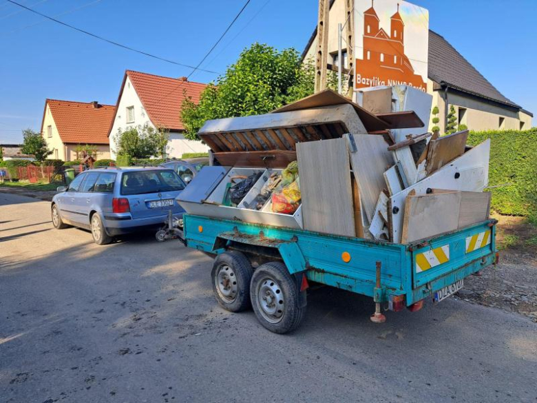 Rolnicy z powiatu ząbkowickiego i kłodzkiego niosą pomoc powodzianom