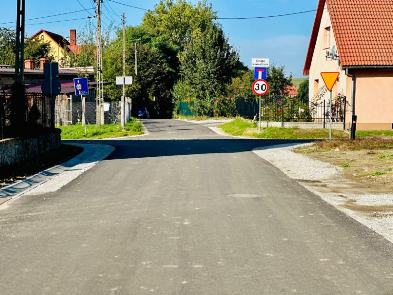 Droga w Raczycach przebudowana i odebrana