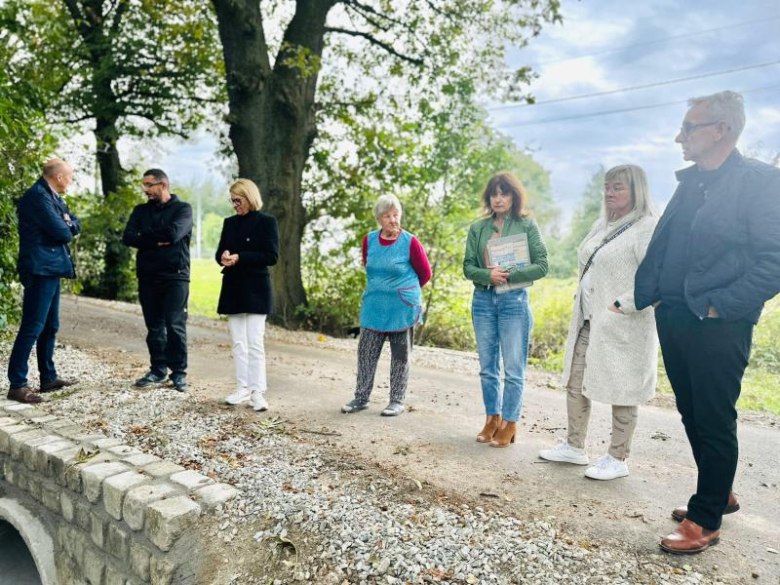 Droga w Kalinowicach Dolnych wyasfaltowana i z nowym przepustem