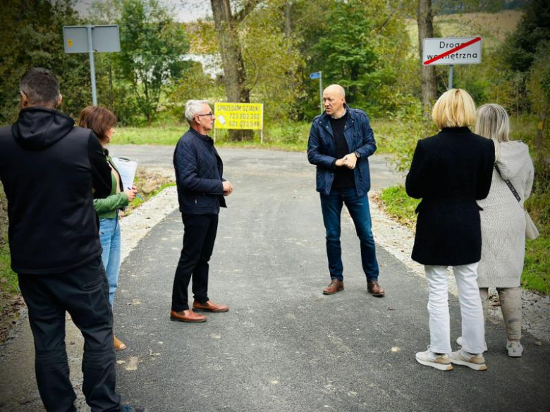 Droga w Osinie Wielkiej zyskała nową nawierzchnię. Niektórzy czekali na to kilkadziesiąt lat