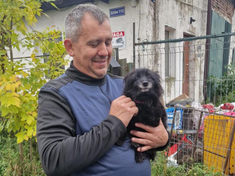 Policjanci pomogli potrzebującym. Tym razem podopiecznym schroniska dla zwierząt