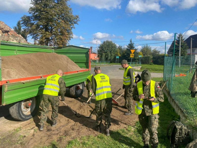 Blisko 80 żołnierzy WOT pomagało w usuwaniu skutków w powodzi w gminie Kamieniec Ząbkowicki