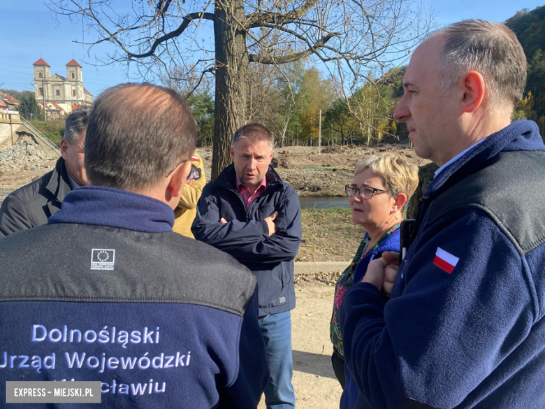 Pełnomocnik rządu ds. odbudowy po powodzi z wizytą w Bardzie