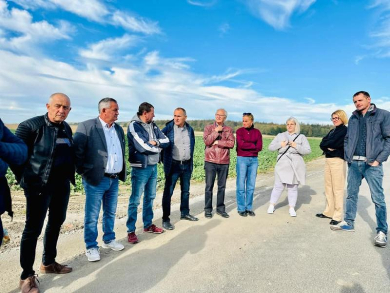 Kolejna nowa droga w gminie Ziębice. Tym razem połączyła Rososznicę z Niedźwiednikiem