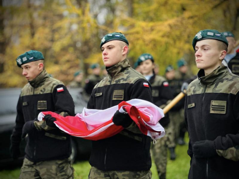 Apel niepodległościowy pod Pomnikiem Orła Piastowskiego w Ziębicach