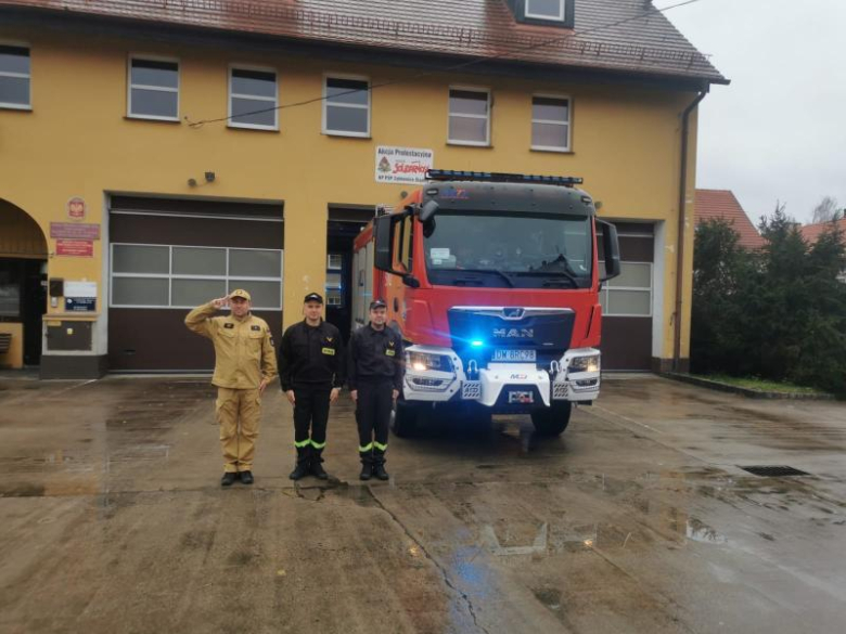 Mundurowi z powiatu oddali hołd tragicznie zmarłemu policjantowi