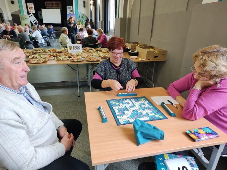 Rywalizacja i integracja seniorów, VIII Turniej w Brydża i VI Turniej w Scrabble w Złotym Stoku