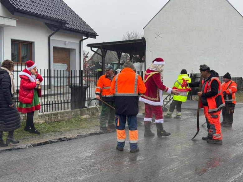 Święty Mikołaj odwiedził najmłodszych mieszkańców stoszowickiej gminy