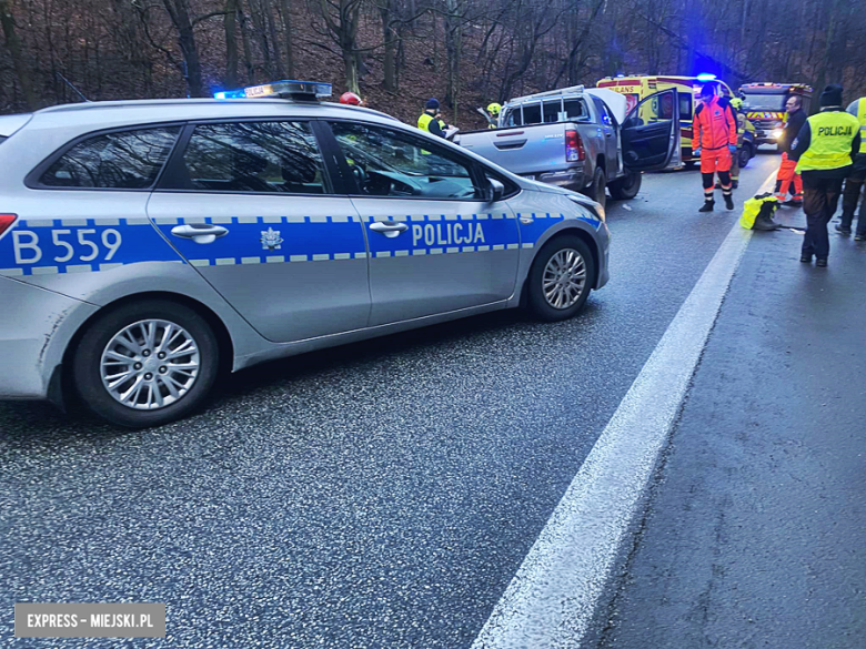 Zderzenie pojazdu ciężarowego i osobówki na krajowej ósemce