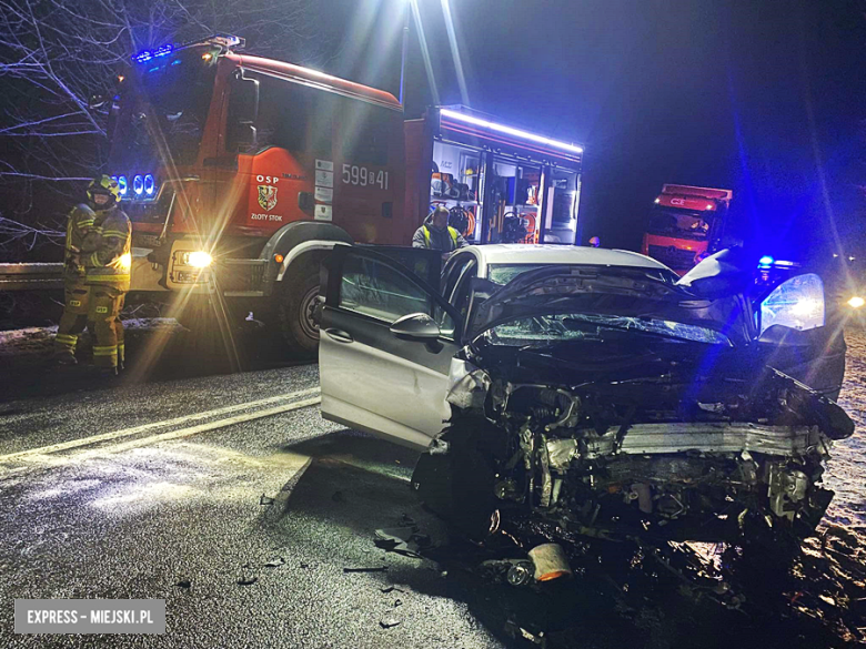 Czołowe zderzenie dwóch aut na krajowej 46. Jedna osoba w szpitalu