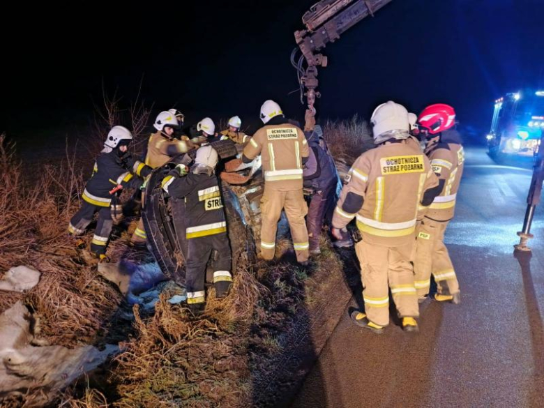 Kolizja na drodze powiatowej między Krzelkowem a Henrykowem