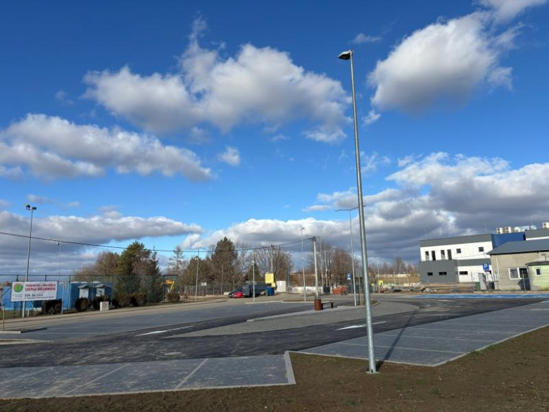 Nowy parking przy stadionie oddany do użytku