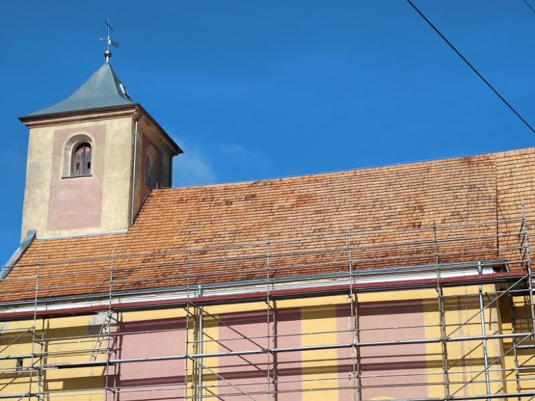 Nowe pokrycie dachowe kościoła św. Jakuba w Chwalisławiu