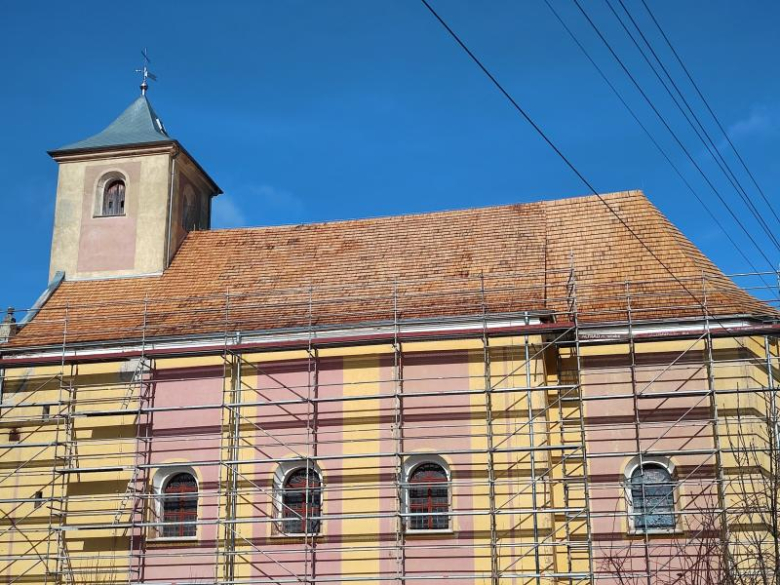 Nowe pokrycie dachowe kościoła św. Jakuba w Chwalisławiu