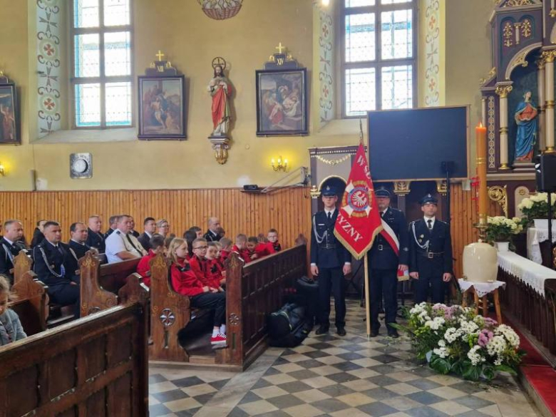 Dzień Strażaka w gminie Bardo. Msze święte, poświęcenie pojazdów oraz wspólny grill