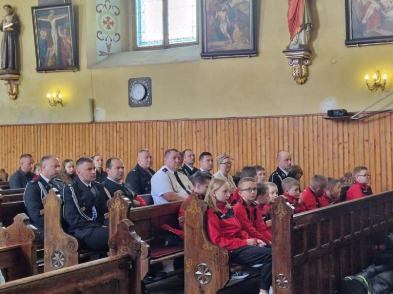 Dzień Strażaka w gminie Bardo. Msze święte, poświęcenie pojazdów oraz wspólny grill