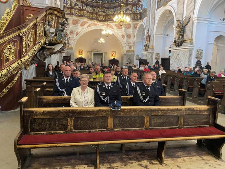 Dzień Strażaka w gminie Bardo. Msze święte, poświęcenie pojazdów oraz wspólny grill