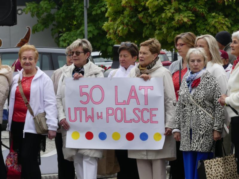 Tam, gdzie dojrzałość spotyka radość – jubileusz Uniwersytetów Trzeciego Wieku