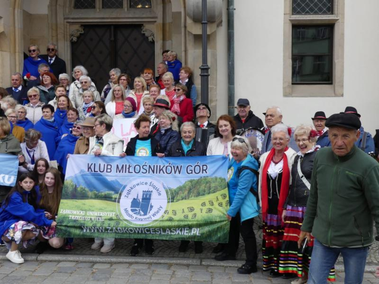 Tam, gdzie dojrzałość spotyka radość – jubileusz Uniwersytetów Trzeciego Wieku