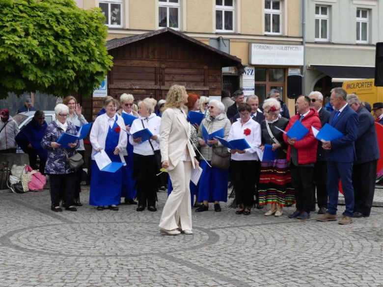 Tam, gdzie dojrzałość spotyka radość – jubileusz Uniwersytetów Trzeciego Wieku