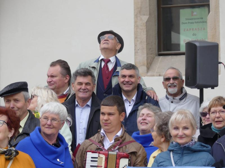 Tam, gdzie dojrzałość spotyka radość – jubileusz Uniwersytetów Trzeciego Wieku