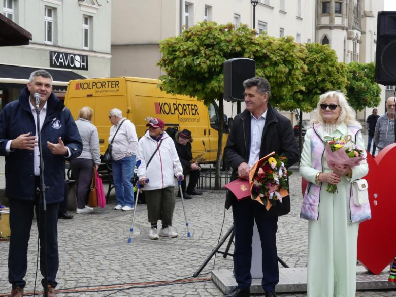 Tam, gdzie dojrzałość spotyka radość – jubileusz Uniwersytetów Trzeciego Wieku