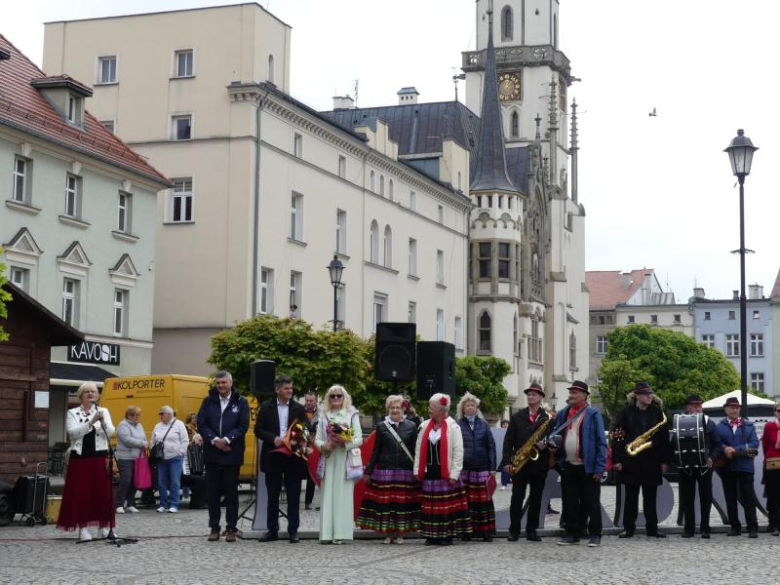 Tam, gdzie dojrzałość spotyka radość – jubileusz Uniwersytetów Trzeciego Wieku