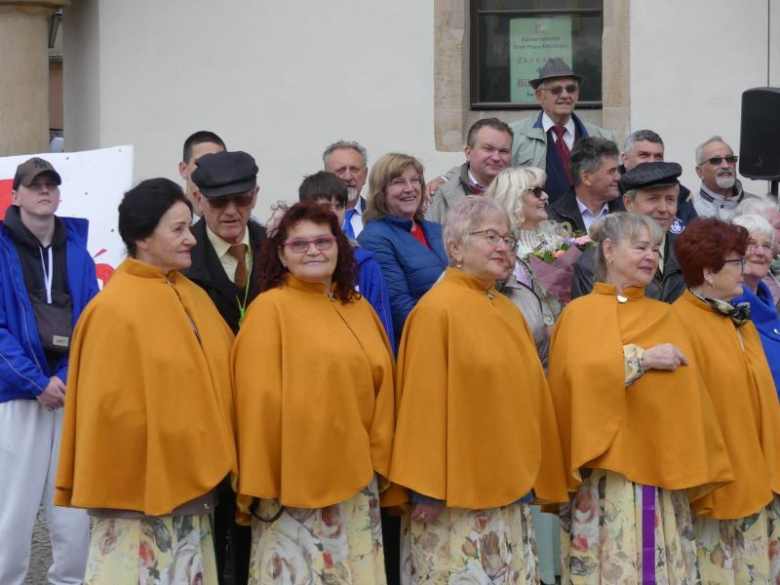 Tam, gdzie dojrzałość spotyka radość – jubileusz Uniwersytetów Trzeciego Wieku