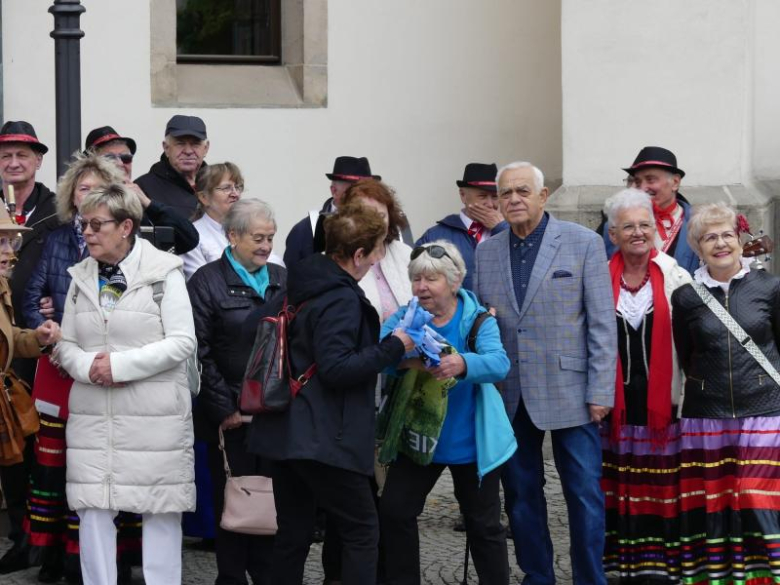 Tam, gdzie dojrzałość spotyka radość – jubileusz Uniwersytetów Trzeciego Wieku