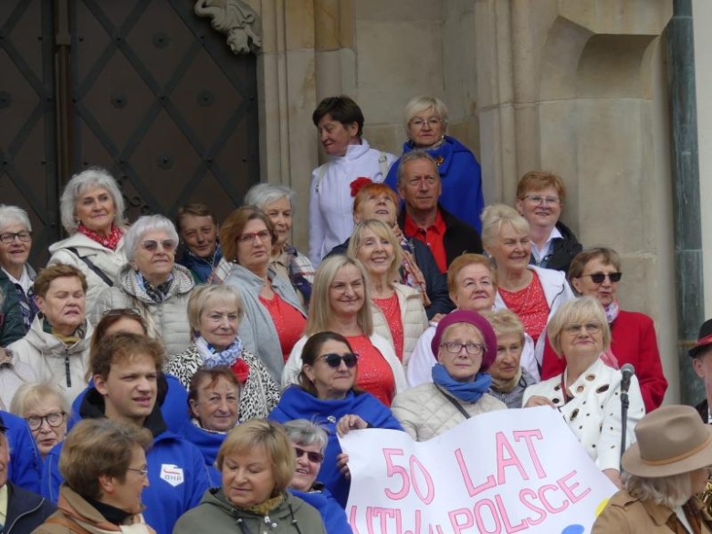 Tam, gdzie dojrzałość spotyka radość – jubileusz Uniwersytetów Trzeciego Wieku