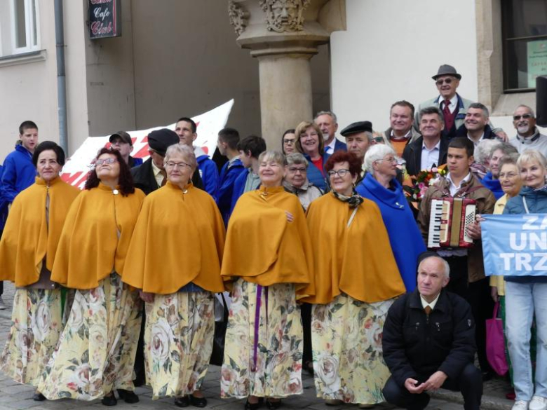 Tam, gdzie dojrzałość spotyka radość – jubileusz Uniwersytetów Trzeciego Wieku