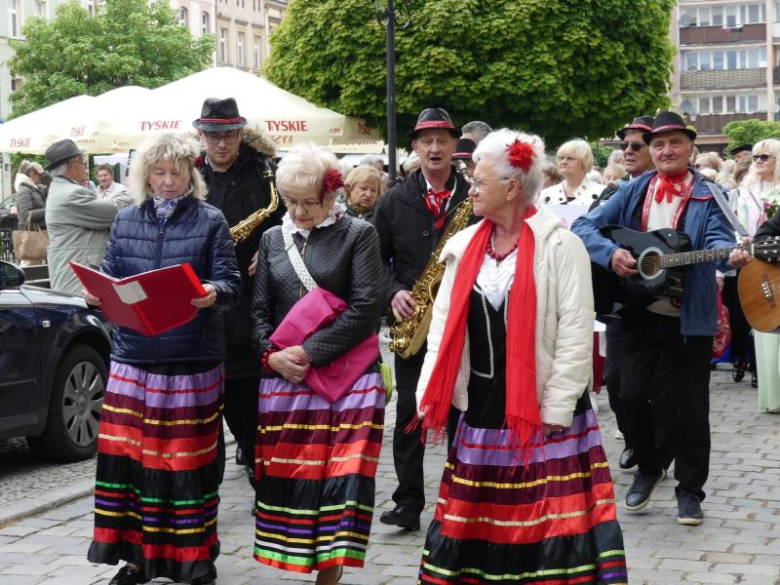 Tam, gdzie dojrzałość spotyka radość – jubileusz Uniwersytetów Trzeciego Wieku
