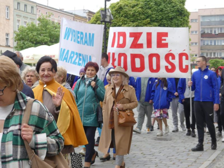 Tam, gdzie dojrzałość spotyka radość – jubileusz Uniwersytetów Trzeciego Wieku