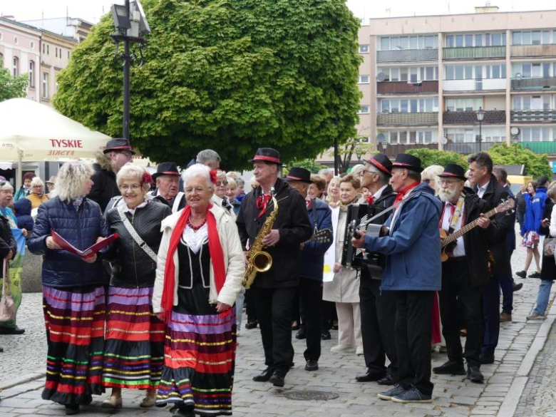 Tam, gdzie dojrzałość spotyka radość – jubileusz Uniwersytetów Trzeciego Wieku