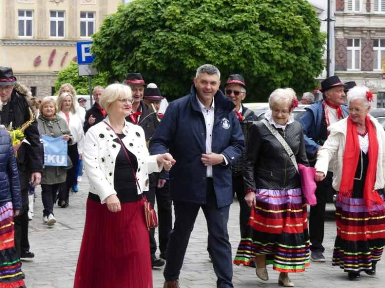 Tam, gdzie dojrzałość spotyka radość – jubileusz Uniwersytetów Trzeciego Wieku