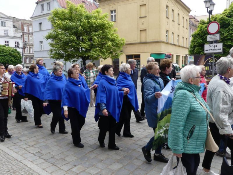 Tam, gdzie dojrzałość spotyka radość – jubileusz Uniwersytetów Trzeciego Wieku