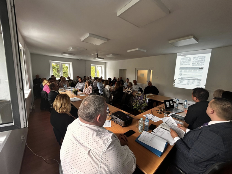 Wójt Gminy Ciepłowody Łukasz Białkowski otrzymał wotum zaufania i absolutorium 