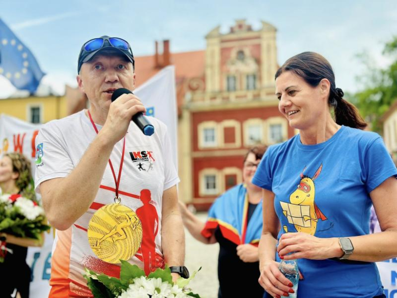 Zakład przegrany, słowo dotrzymane – burmistrz Ziębic pobiegł do Złotego Stoku