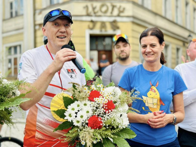 Zakład przegrany, słowo dotrzymane – burmistrz Ziębic pobiegł do Złotego Stoku