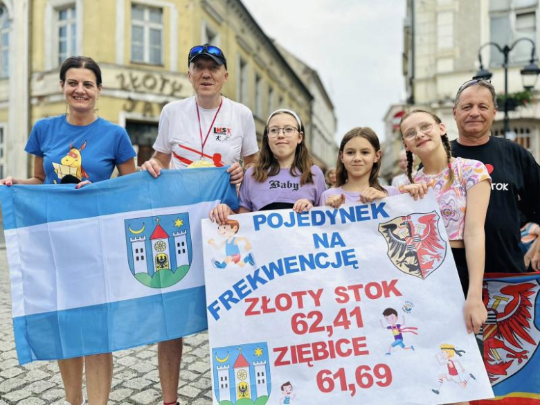 Zakład przegrany, słowo dotrzymane – burmistrz Ziębic pobiegł do Złotego Stoku
