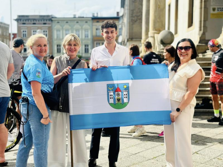 Zakład przegrany, słowo dotrzymane – burmistrz Ziębic pobiegł do Złotego Stoku