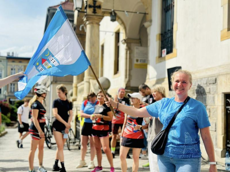 Zakład przegrany, słowo dotrzymane – burmistrz Ziębic pobiegł do Złotego Stoku