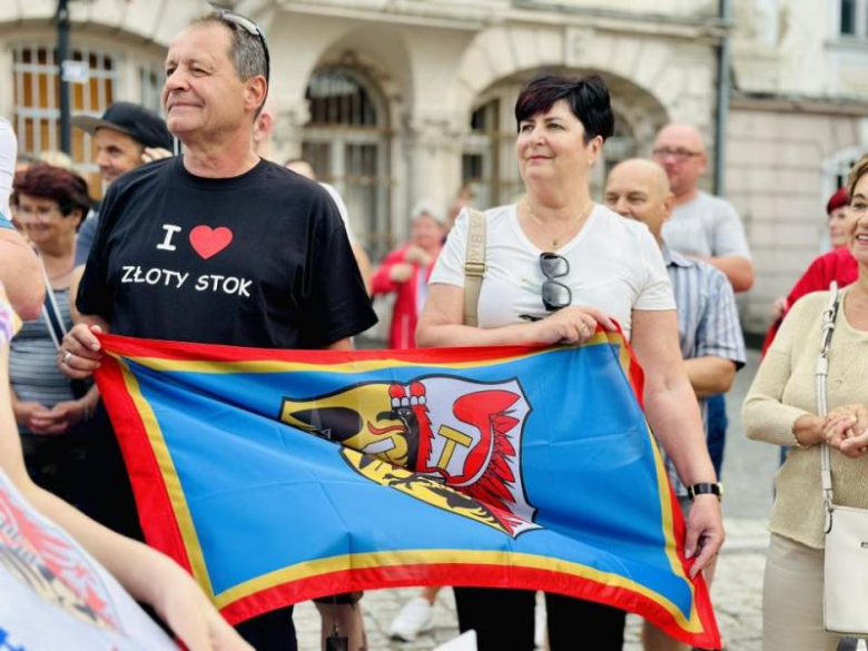 Zakład przegrany, słowo dotrzymane – burmistrz Ziębic pobiegł do Złotego Stoku